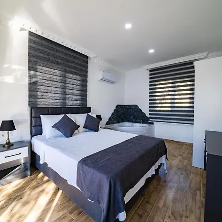 Santana Gocek Willa *